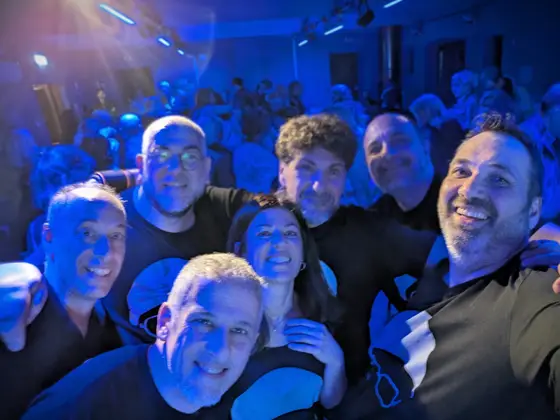 La band a fine concerto con il pubblico alle spalle